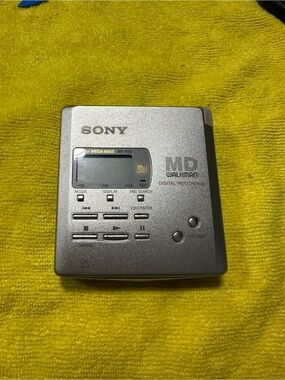 Sony Silver MiniDisc Walkman MZ-R55 Portable Player